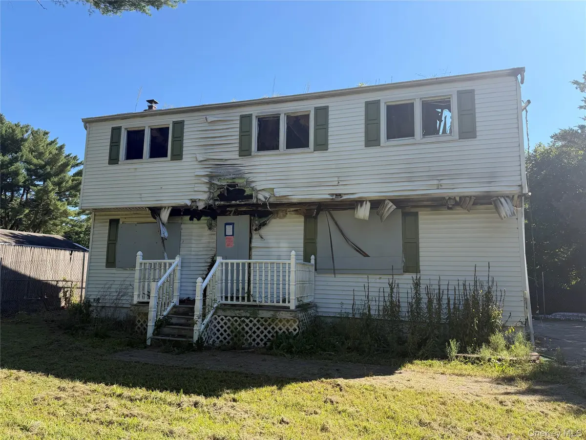 41 Fairmont AVE, Medford, NY 11763