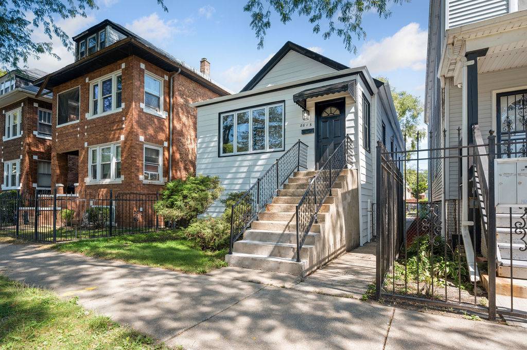 8613 S Colfax AVE, Chicago, IL 60617