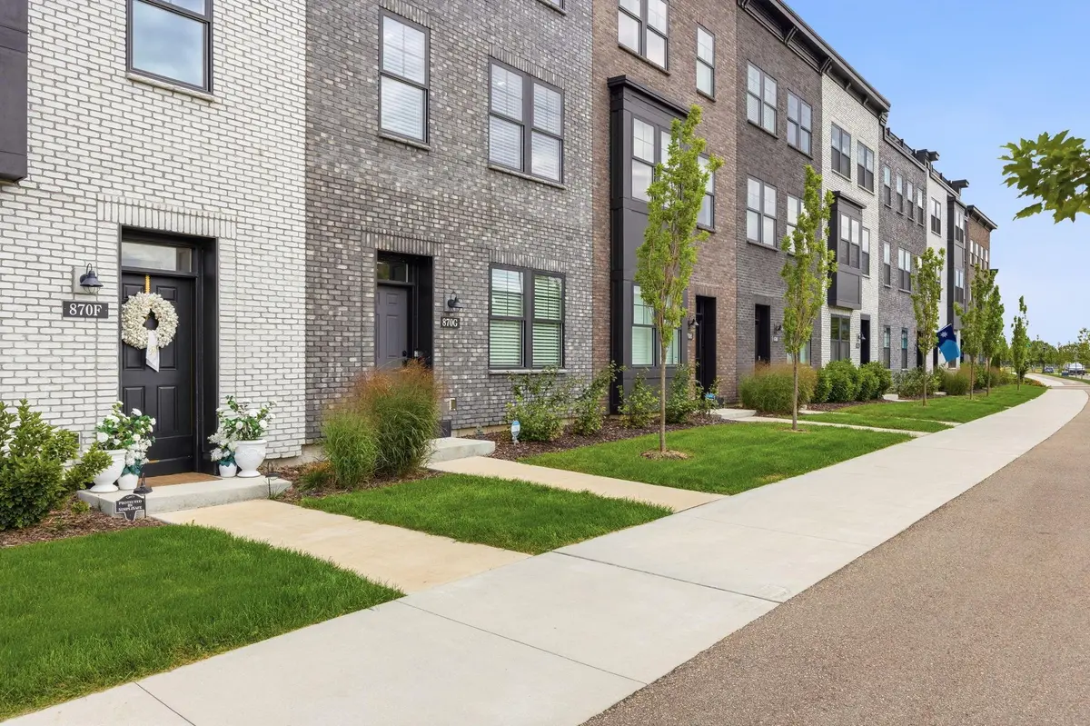 870 Mount Curve BLVD #G, Saint Paul, MN 55116