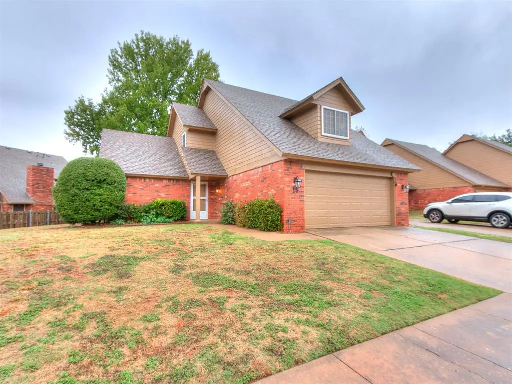 15 Coventry CT, Edmond, OK 73012