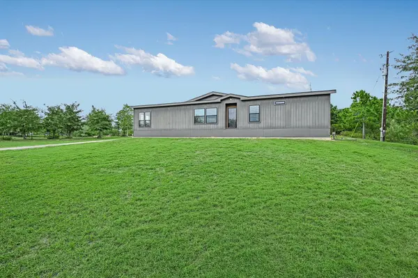 247 W Broken Tree LN, Smithville, TX 78957