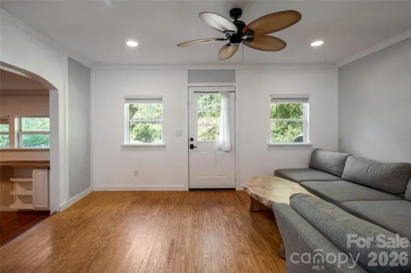 89 Sayles Town RD, Fairview, NC 28730