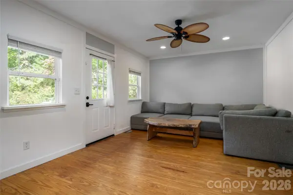 89 Sayles Town RD, Fairview, NC 28730