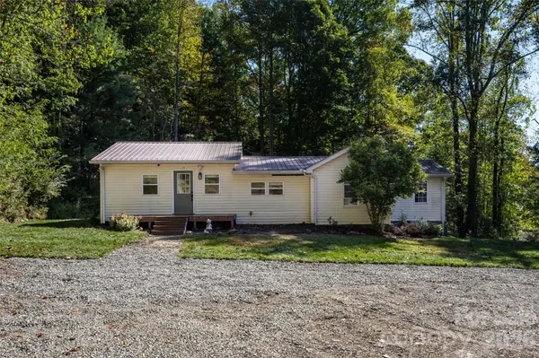 89 Sayles Town RD, Fairview, NC 28730