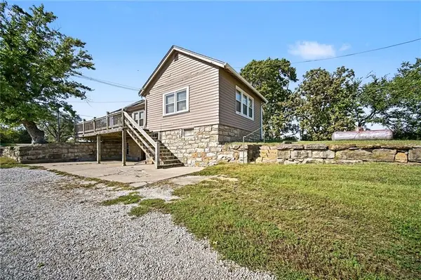 15 S 98th ST, Edwardsville, KS 66111