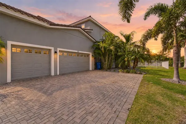 832 MANNS HARBOR DR, Apollo Beach, FL 33572