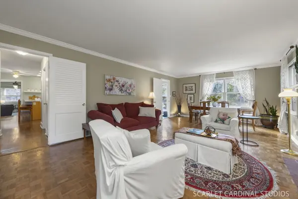 4N057 Thornapple RD, St. Charles, IL 60174