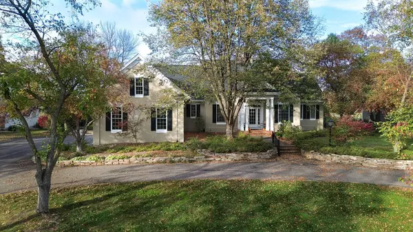 2419 Golf View DR, River Falls, WI 54022