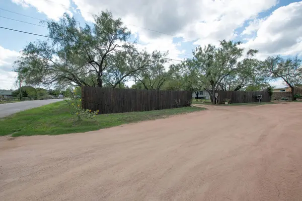 105 Conroe CT, Kingsland, TX 78639