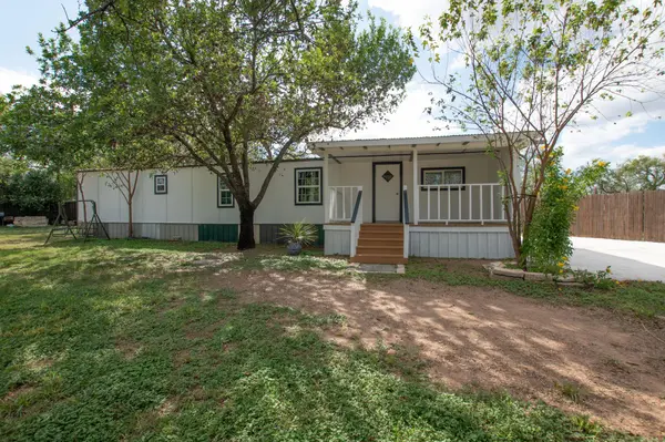105 Conroe CT, Kingsland, TX 78639