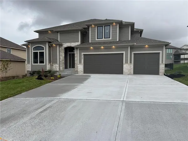 3137 SW Summit View TRL,  Lee's Summit,  MO 64082