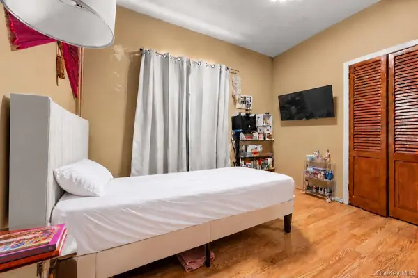 93-10 92nd st, Woodhaven, NY 11421