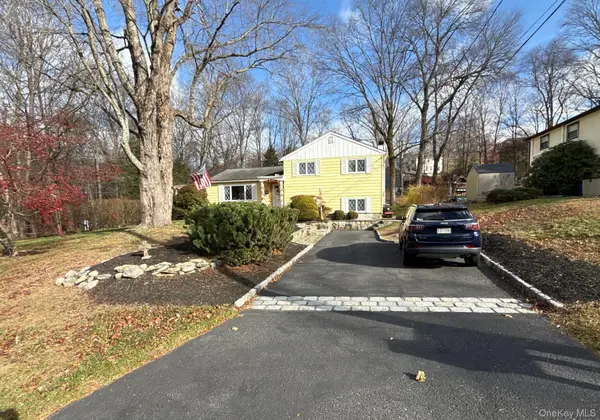 10 Woodland PL, Airmont, NY 10952