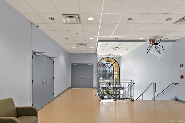 126 Beacon LN, Bronx, NY 10473