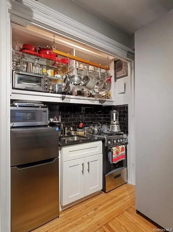 457 W 57th ST #308, New York (manhattan), NY 10019