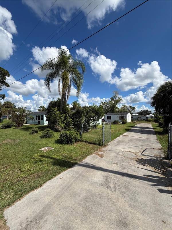 25 WARREN AVE, Englewood, FL 34223