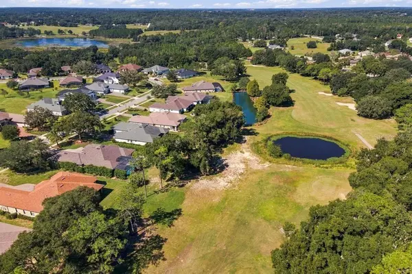 5084 GREENS DR, Lady Lake, FL 32159