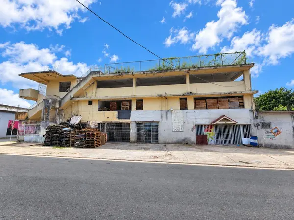 Amorovis BO. BAJURAS SALIDA, Vega Alta, PR 00692