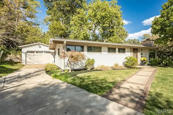 1654 Liggett CT, St Louis, MO 63126