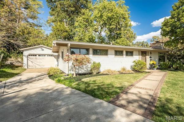 1654 Liggett CT, St Louis, MO 63126