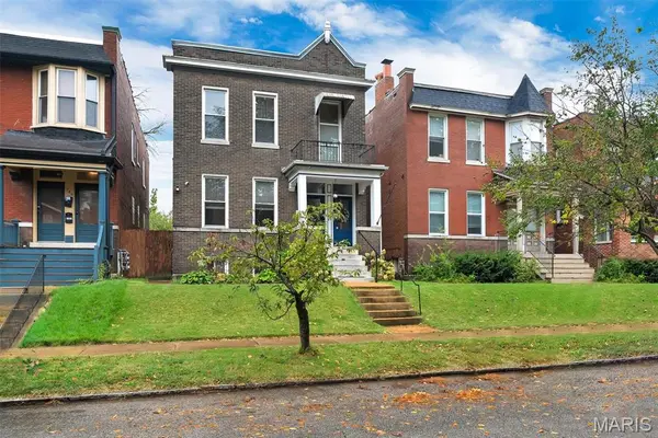 748 Dover PL, St Louis, MO 63111