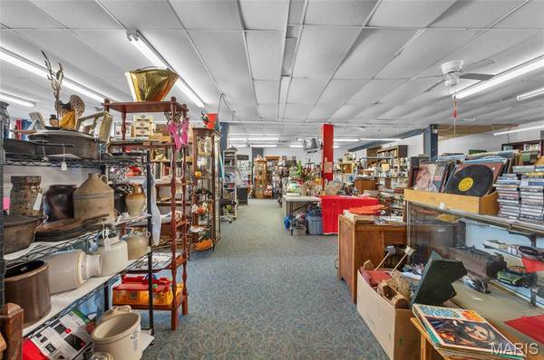 120 W Union AVE, Litchfield, IL 62056