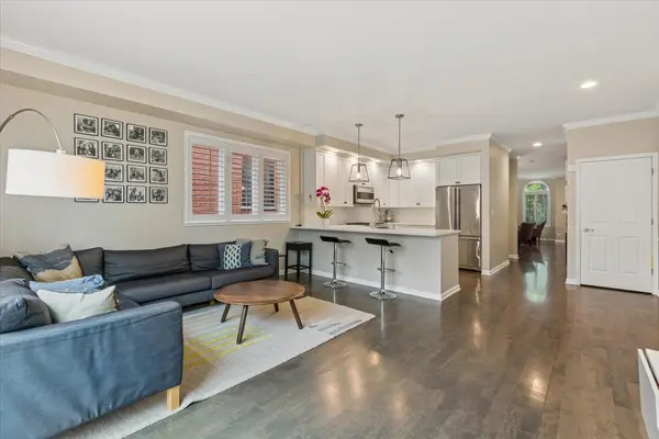 2332 W Dickens AVE, Chicago, IL 60647