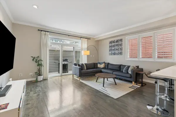 2332 W Dickens AVE, Chicago, IL 60647