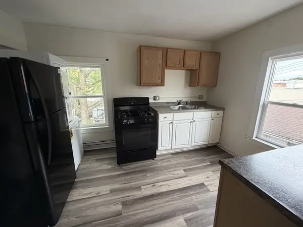 428 W High ST #B, Sycamore, IL 60178