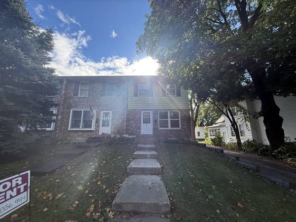 61 Gates ST #A, Crystal Lake, IL 60014