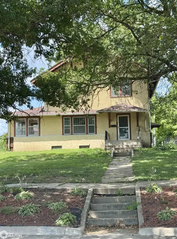 205 Shellway DR, Mount Ayr, IA 50854