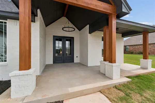 600 Eagle Lake LN, Newcastle, OK 73065