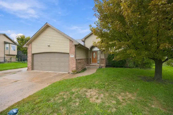 1811 N Black Locust Ct, Andover, KS 67002