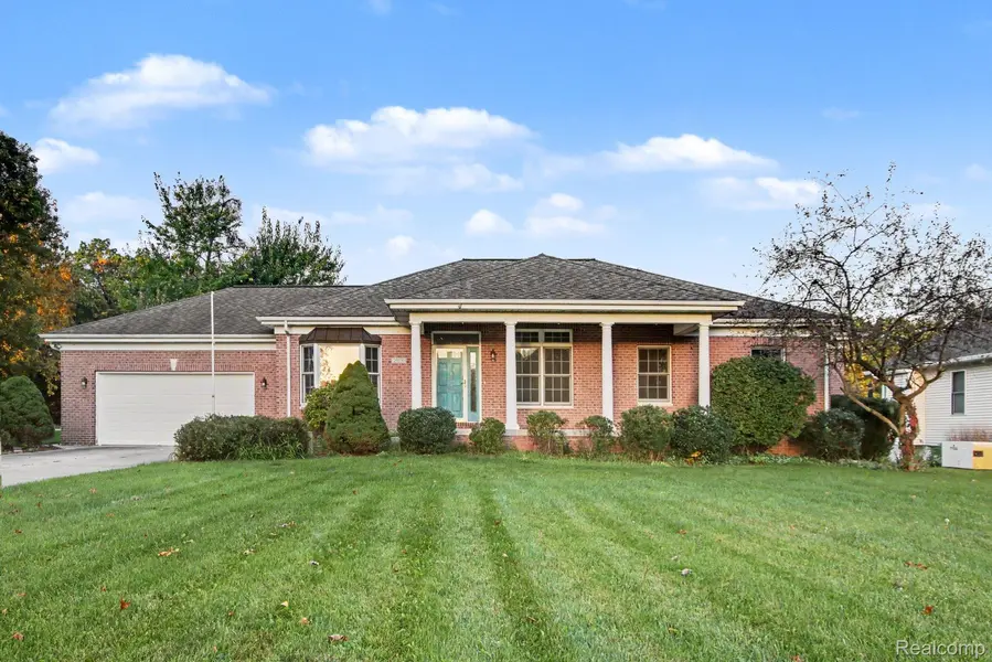 29530 Heritage LN, Paw Paw, MI 49079