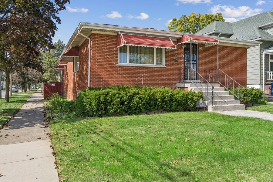 818 S 2nd AVE, Maywood, IL 60153