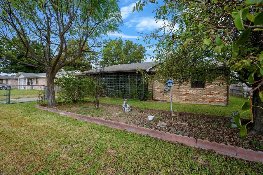 1703 La Rosa ST, Idabel, OK 74745