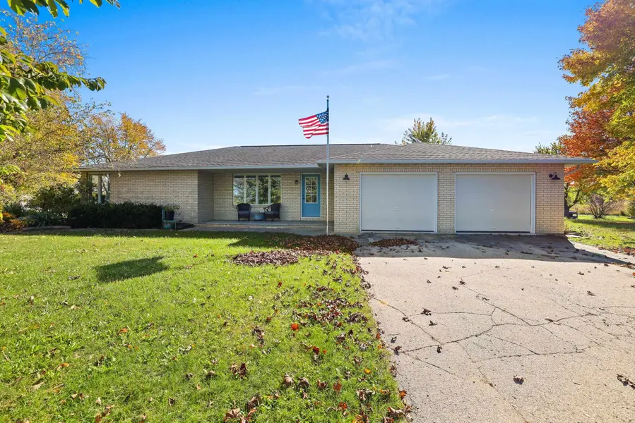 4471 HILLSIDE DR, Pulaski, WI 54162-9738