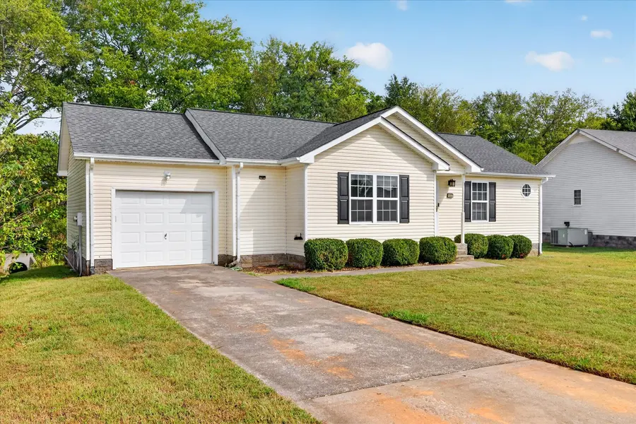 1041 Waterford Cir, Clarksville, TN 37040