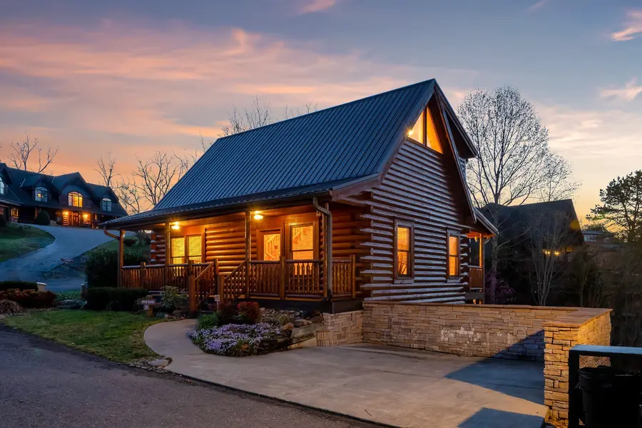 318 Alpine Mountain Way, Pigeon Forge, TN 37863