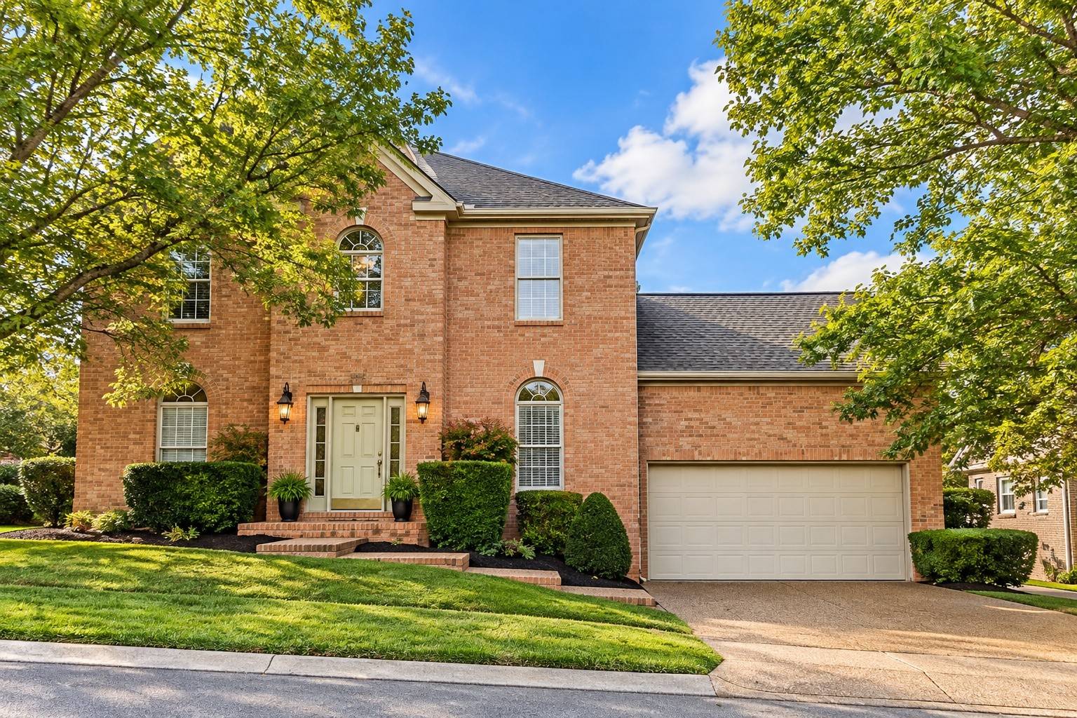 143 Middleboro Cir, Franklin, TN 37064