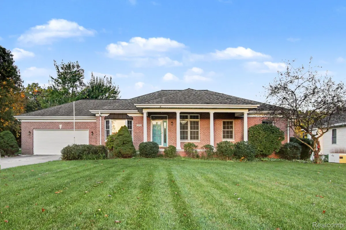 29530 Heritage LN, Paw Paw, MI 49079