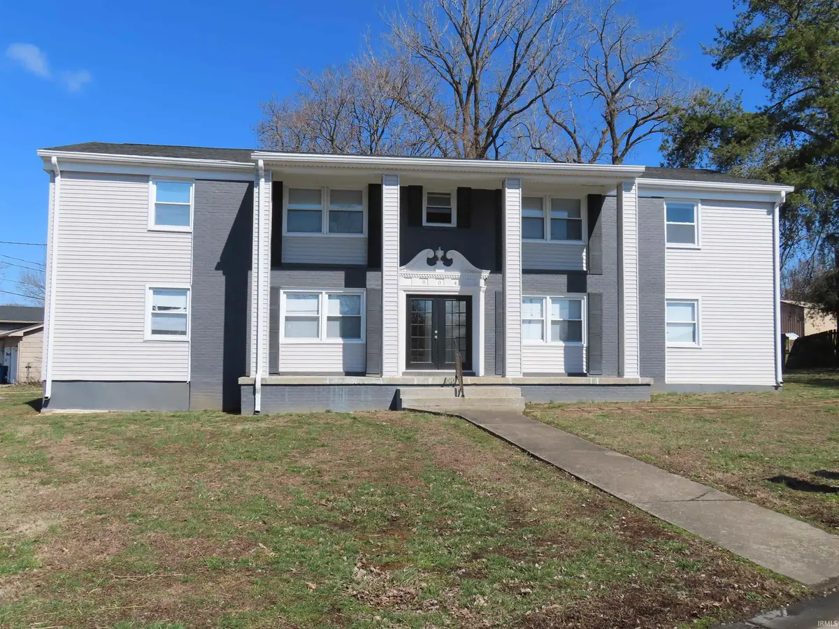 904 Parkview DR, Boonville, IN 47601-2212