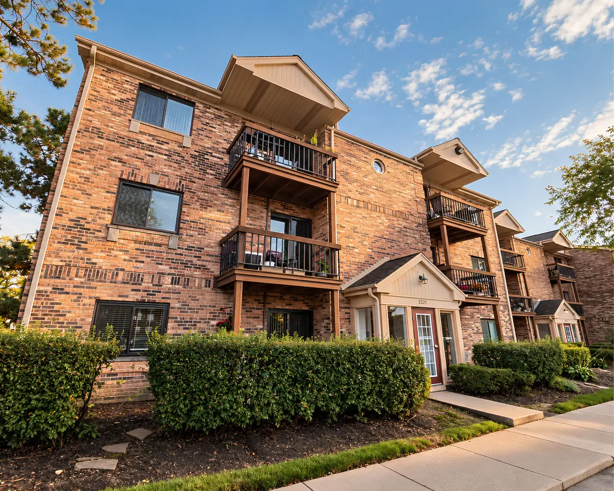 2221 Nichols RD #F, Arlington Heights, IL 60004