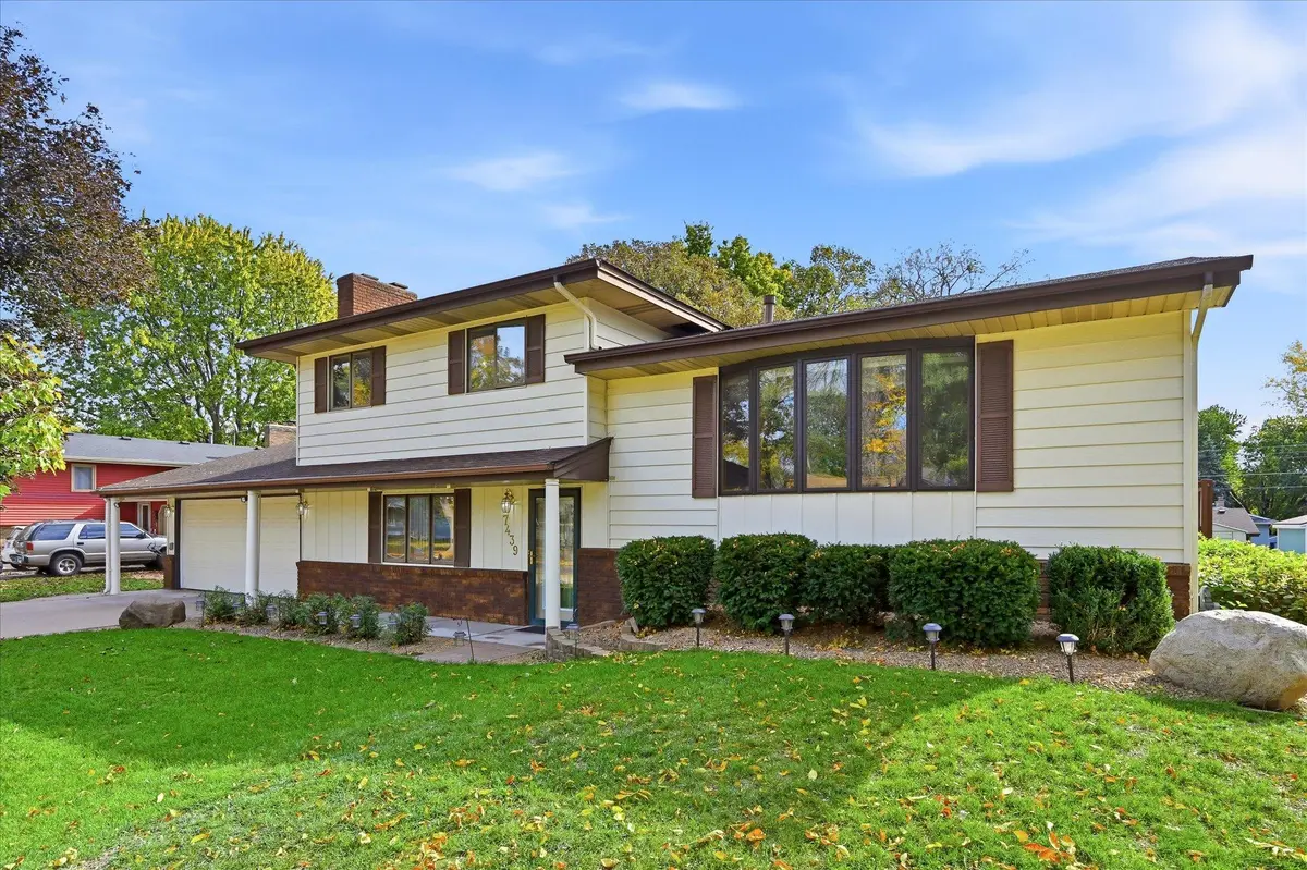 7439 Concerto Curve NE, Fridley, MN 55432