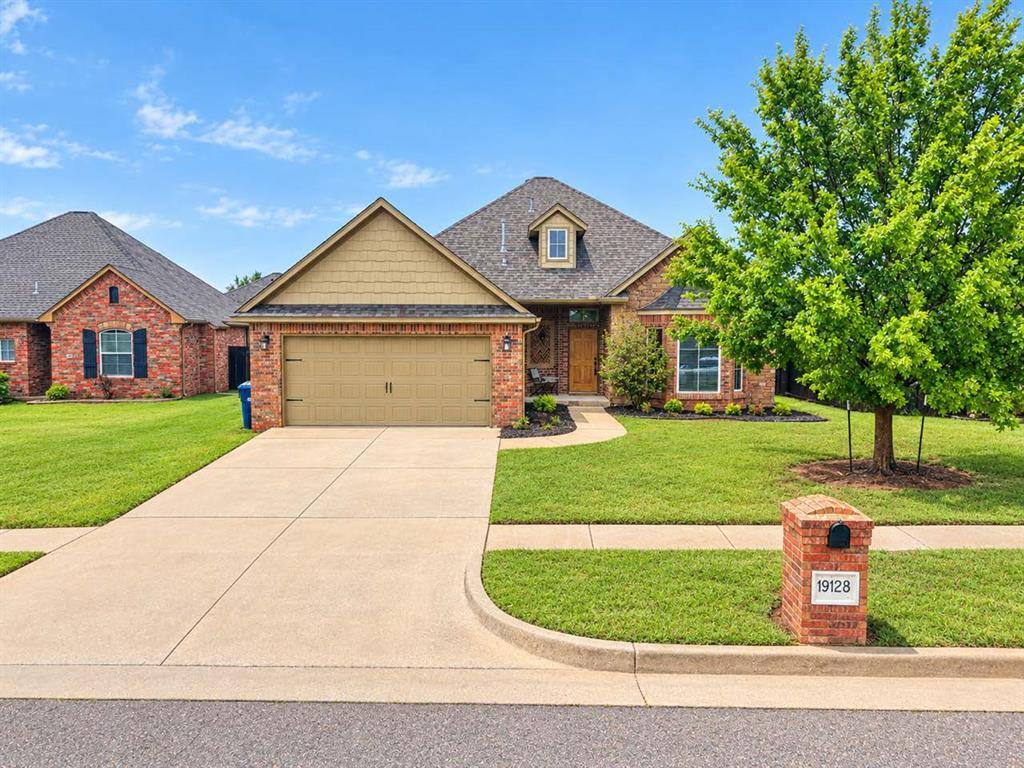 19128 Summer Grove AVE, Edmond, OK 73012