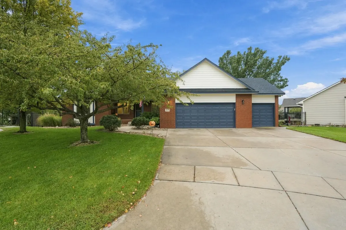 6419 W Shadow Lakes Ct., Wichita, KS 67205