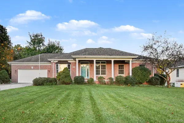 29530 Heritage LN, Paw Paw, MI 49079