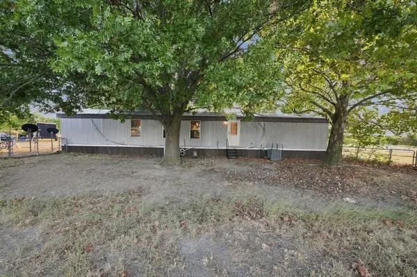 1206 Toby Street, Alvarado, TX 76009