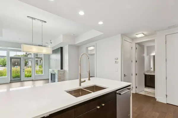 23 Burma Star RD SW #106, Calgary, AB T3E 7Y9