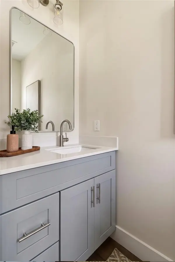 305 Hackberry LN, Austin, TX 78753